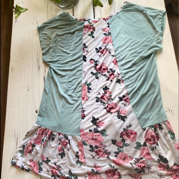 Floral & Mint Tee - Picture 3 of 5